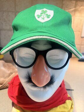 THREE SHAMROCKS CREST KELLY GREEN IRELAND RUGBY CAP WITH CLOTH & PLASTIC CLOSURE